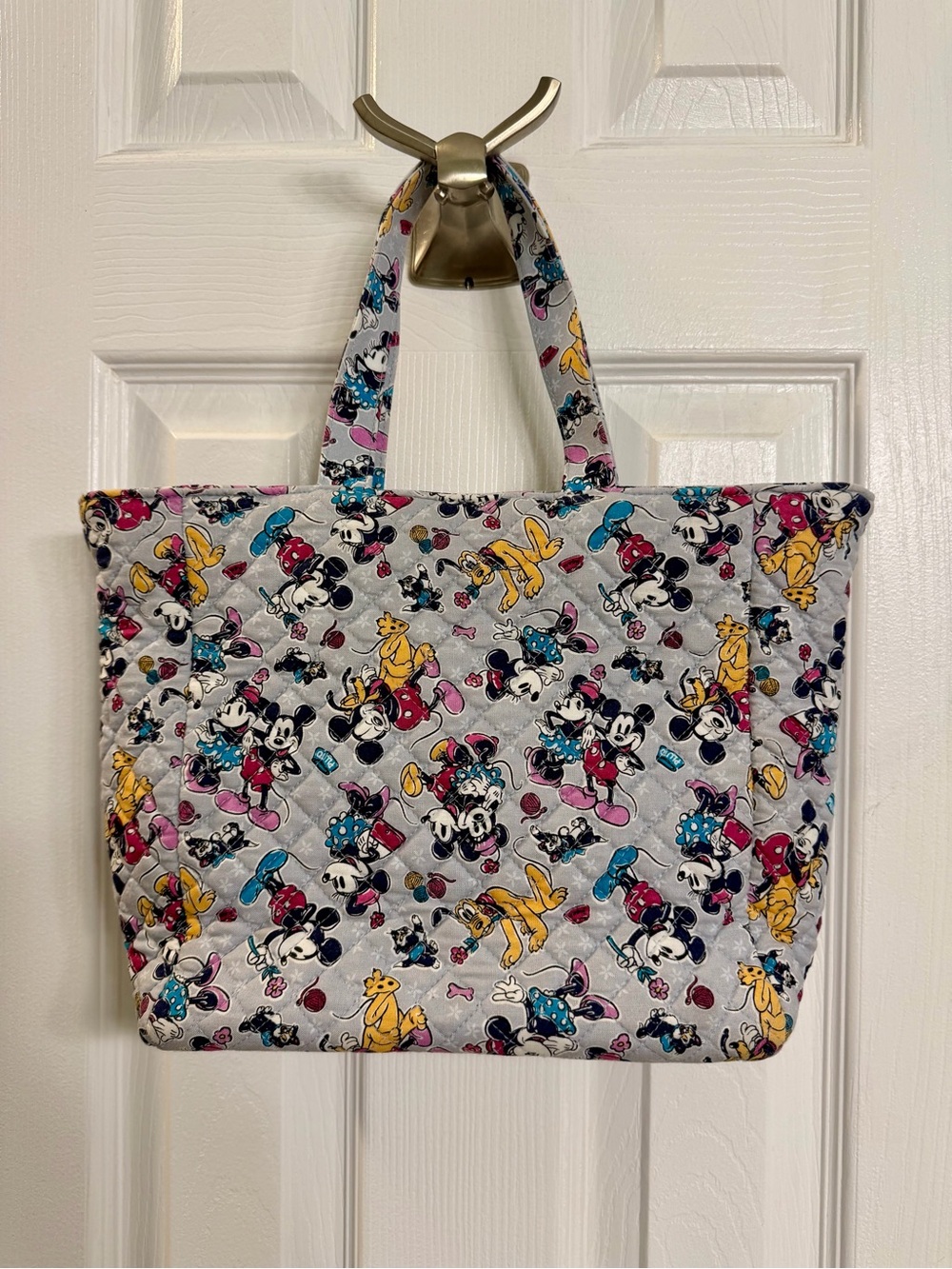 Vera Bradley Disney Mickey & Minnie Insulated Lunch Tote Bag Gray Quilted Zip - Picture 2 of 5